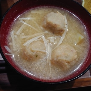 今日のお味噌汁！　「海老団子とシメジのお味噌汁」